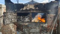 TPST Desa Suruh Sidoarjo Bakar Sampah Ancam Kesehatan Warga