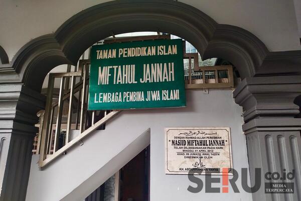 Aksi Pencurian Kotak Amal Terekam CCTV di Masjid Miftahul Jannah Malang