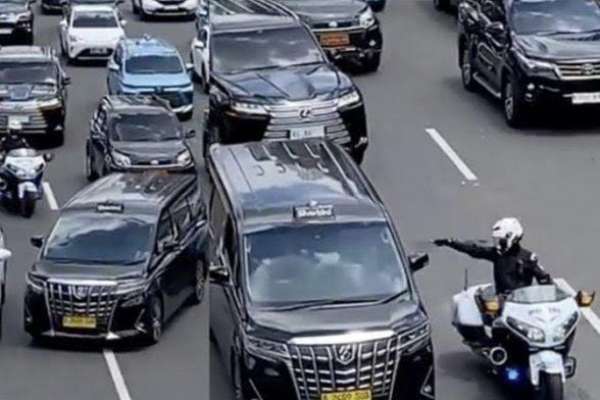 Netizen geram dengan tindakan arogan mobil dengan pelat RI 36 dan pertanyakan pemiliknya. (ist) - Viral Mobil RI 36 Terobos Kemacetan, Dua Menteri Klarifikasi