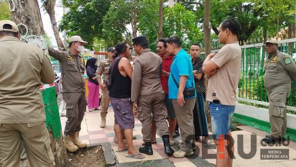 Penertiban Taman Arek Lancor Pamekasan Ricuh, PKL Lepas Garis PP Line