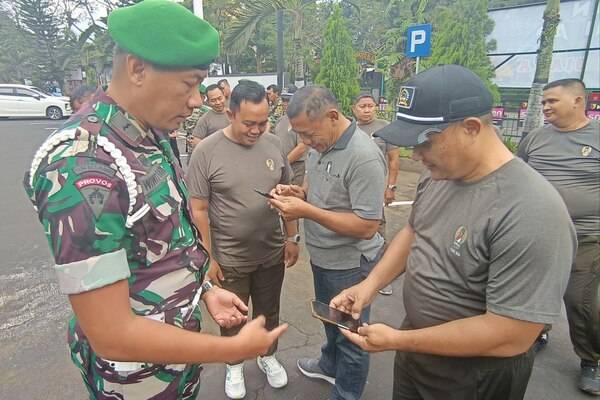 Antisipasi Judi Online, Pasi Intel Kodim 0833 Sidak HP Anggota