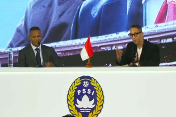 Patrick Kluivert saat diperkenalkan oleh PSSI. (ist) - Resmi Latih Timnas Indonesia, Patrick Kluivert Fokus Kualifikasi Piala Dunia 2026