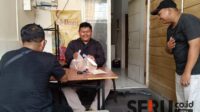 Pedagang Mie Jebew Pedas di Jember. (Seru.co.id/amb) - Harga Cabai Tembus Rp100 Ribu, Pedagang Mie di Jember Berinovasi untuk Jaga Rasa Pedas