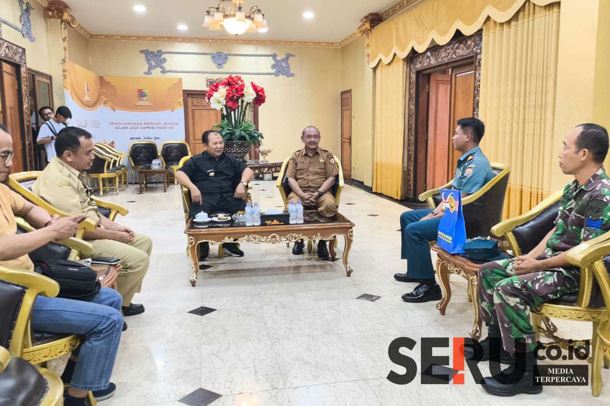 Pembahasan persoalan Megathrust dan Dokumen Kapal Nelayan di Pendopo Wahyawibawagraha. (Seru.co.id/rio) - Posal Puger Bahas Soal Megathrust dan Pentingnya Dokumen Kapal Nelayan Bersama Bupati