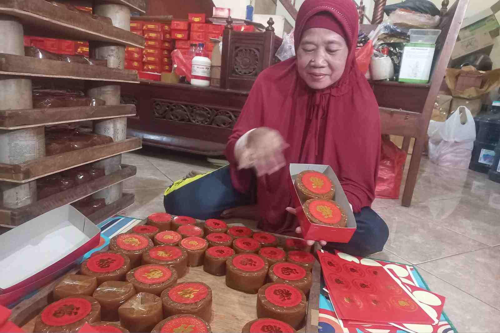 Jelang Imlek, Pesanan Kue Keranjang di Surabaya Melonjak