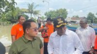 Pj Gubernur Jatim Sidak Banjir di Desa Kedungpeluk