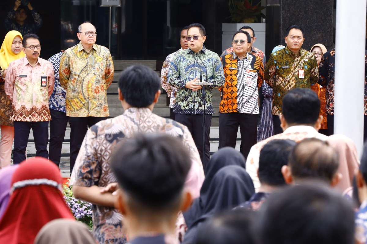 Pj Gubernur Jatim pimpin apel perdana tahun 2025. (ist) - Awali Tahun 2025, Pj Gubernur Pastikan ASN Pemprov Jatim Tak Bolos Kerja