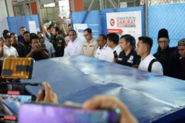 Pj Gubernur Riau menyambut kepulangan jenazah korban penembakan PMI. (ist) - Buntut Penembakan PMI di Malaysia, Perlindungan Tenaga Kerja Indonesia Dipertanyakan