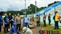Pj Wali kota Malang, Iwan Kurniawan meninjau Stadion Gajayana. (ska) - Pj Wali Kota Malang Tinjau Persiapan Venue Porprov 2025