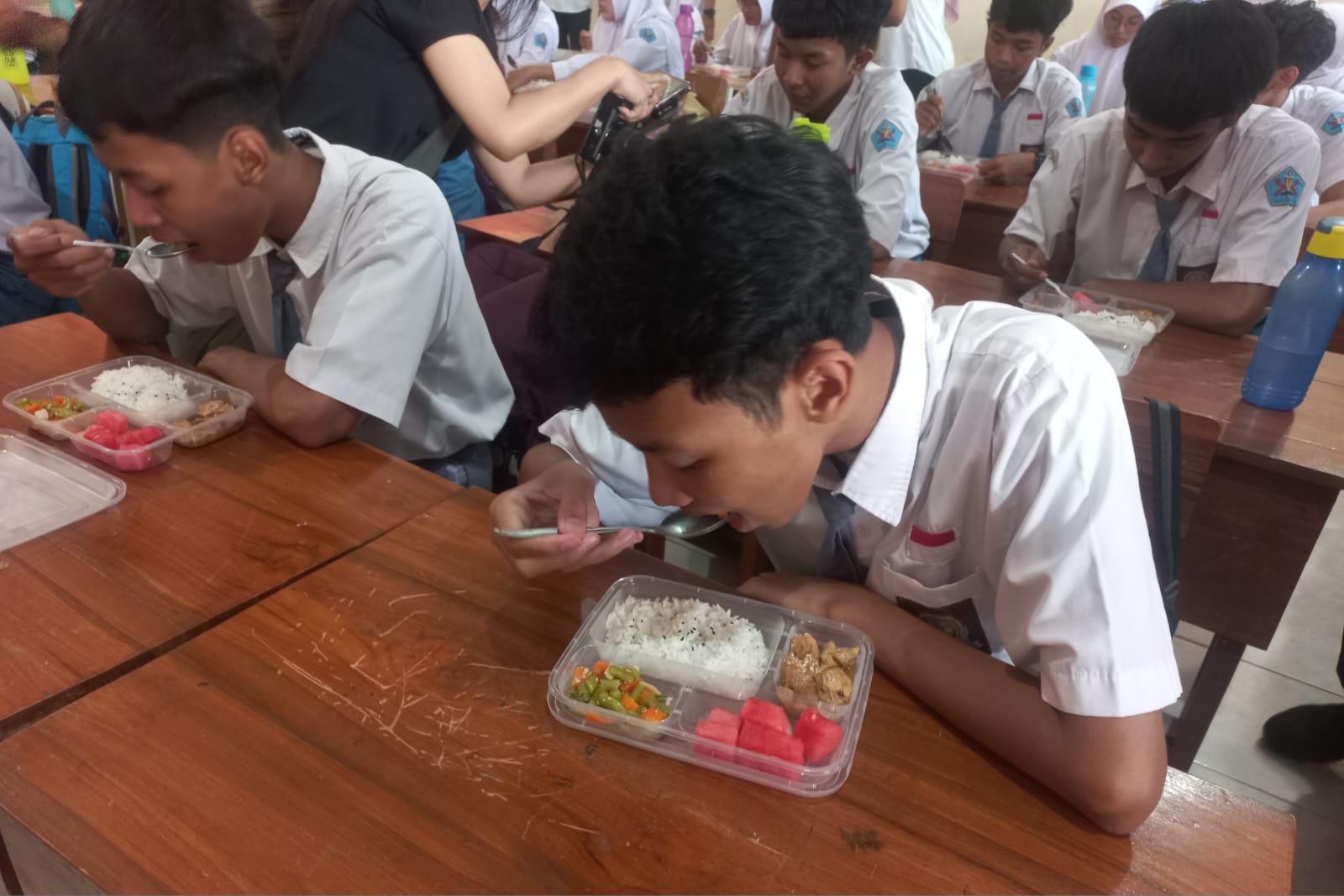 1.166 Siswa SMAN 10 Surabaya Terima Program MBG