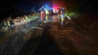 Tiga Titik Longsor Tutup Jalan Raya Ngantang-Wlingi, Arus Lalu Lintas Dibatasi