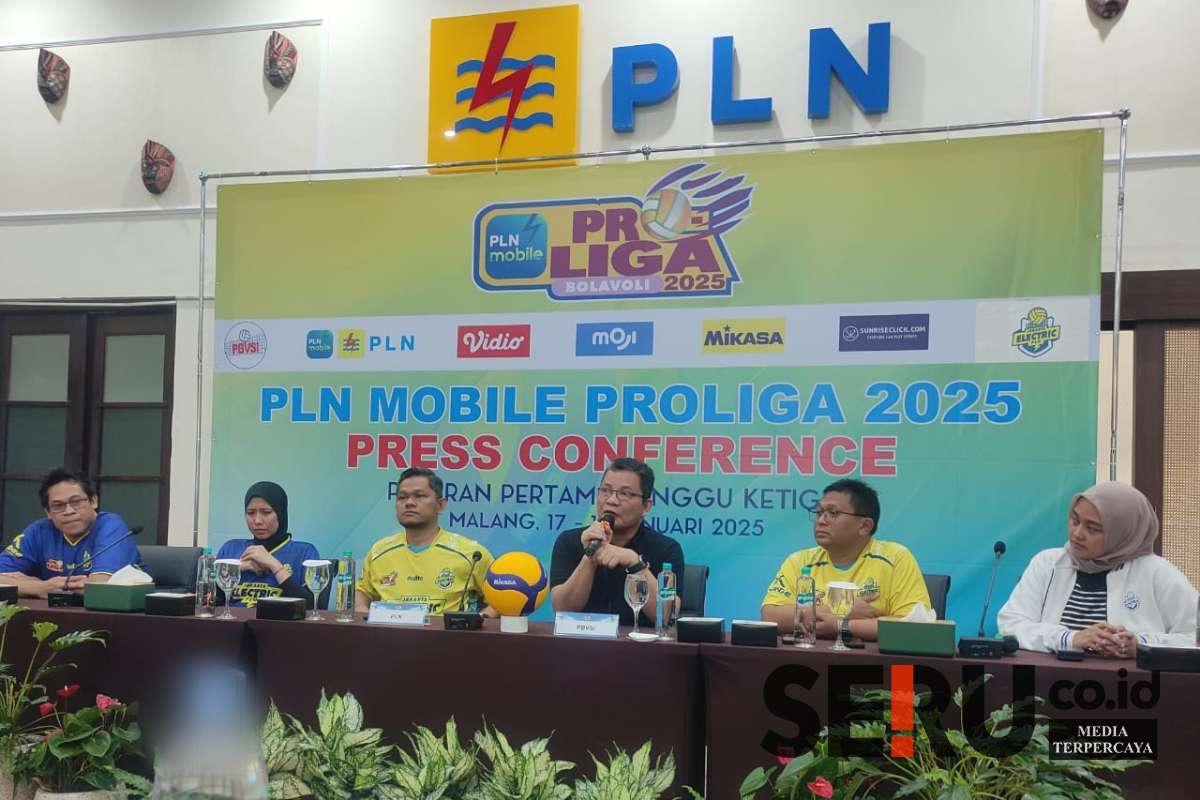 Reginald C Nelwan menjawab pertanyaan awak media dalam konferensi pers putaran pertama seri ketiga PLN Mobile Proliga 2025. (rhd) - Tuan Rumah Seri Malang, Jakarta Electric PLN Optimis Raih Kemenangan Maksimal