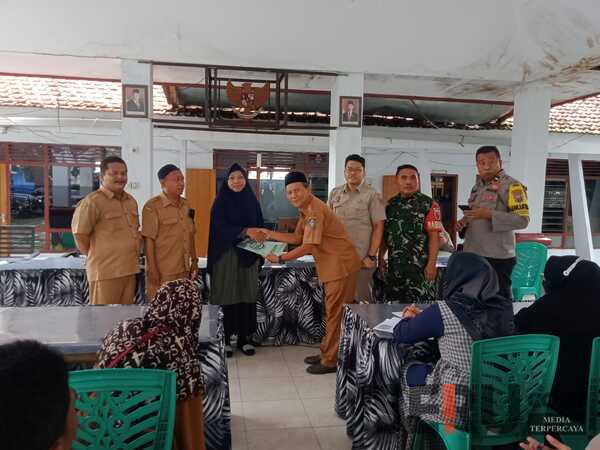 Sebanyak 113 Sertifikat PTSL Tahun 2024 Diserahkan pada Warga Desa Paowan
