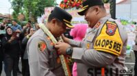Serah terima Kapolres Pamekasan yang lama kepada Kapolres yang baru. (Seru.co.id/udi) - Serah Terima Jabatan Kapolres Pamekasan, AKBP Jazuli Dani Iriawan Pamit, AKBP Hendra Eko Triyulianto Resmi Jabat Kapolres Baru