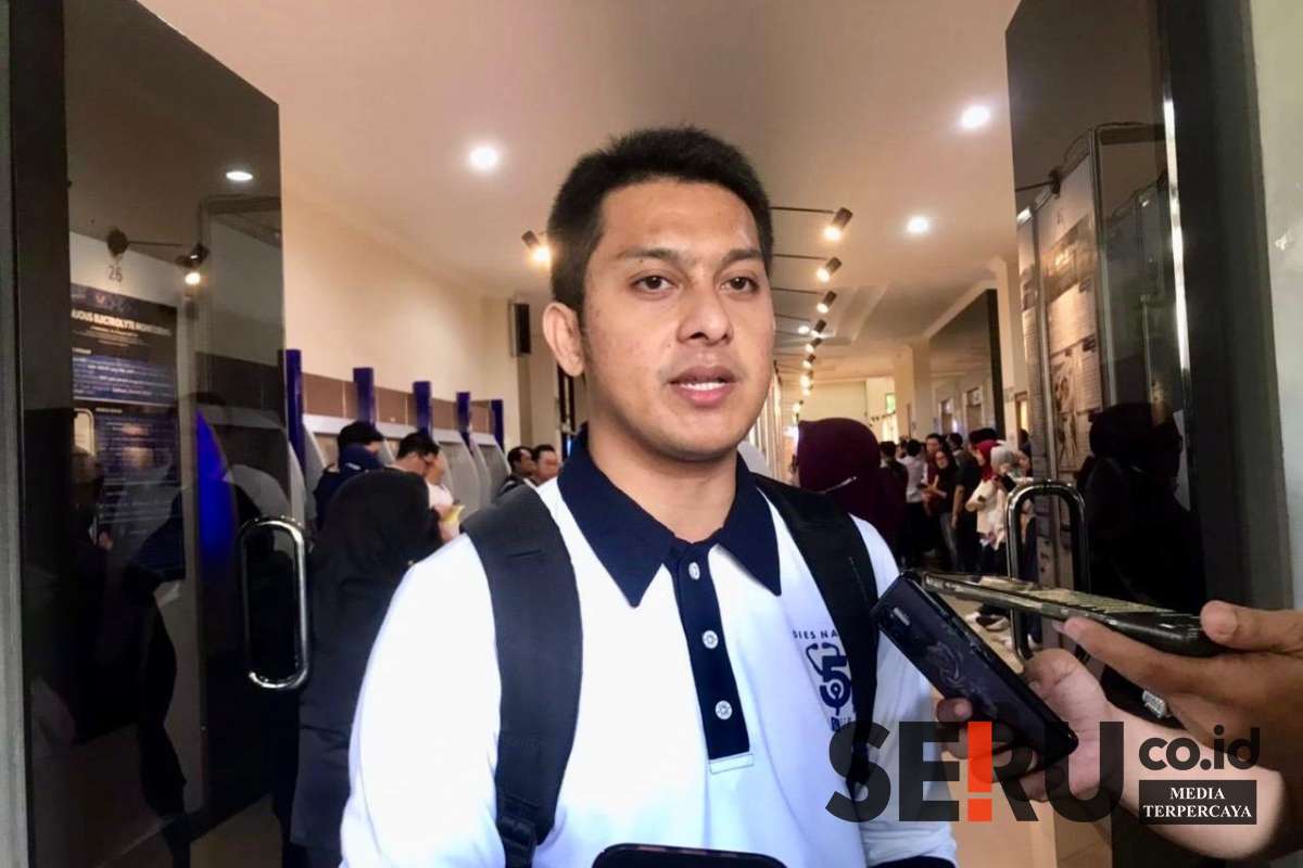 Spesialis ortopedi FKUB, dr. Dommy Pradana Putra, menjawab pertanyaan awak media. (ska) - Dies Natalis ke-51 FKUB Dorong Inovasi untuk Masyarakat