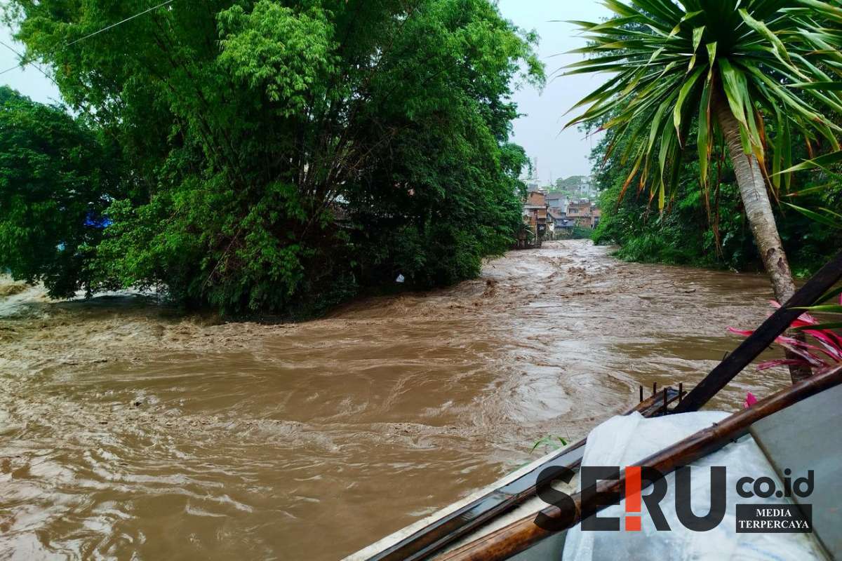 Sungai Brantas meluap. (ska) - Hujan Seharian, BPBD Kota Malang Monitoring DAS Brantas Terancam Meluap