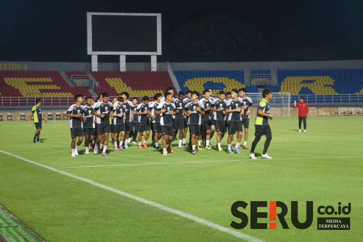 Timnas Indonesia U-20 saat latihan di GDS. (Seru.co.id/sda1) - Timnas U-20 Jalani Latihan Perdana di GDS Jelang Turnamen Mini Internasional