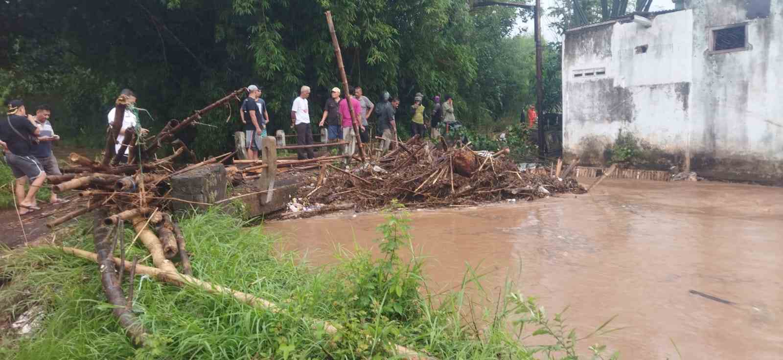 Banjir Melanda Desa Joho Nganjuk: Infrastruktur Rusak dan Warga Terdampak