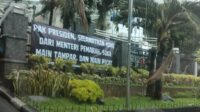 Puluhan ASN Kemendikti Saintek Gelar Aksi Protes Kepemimpinan Satryo Soemantri Brodjonegoro