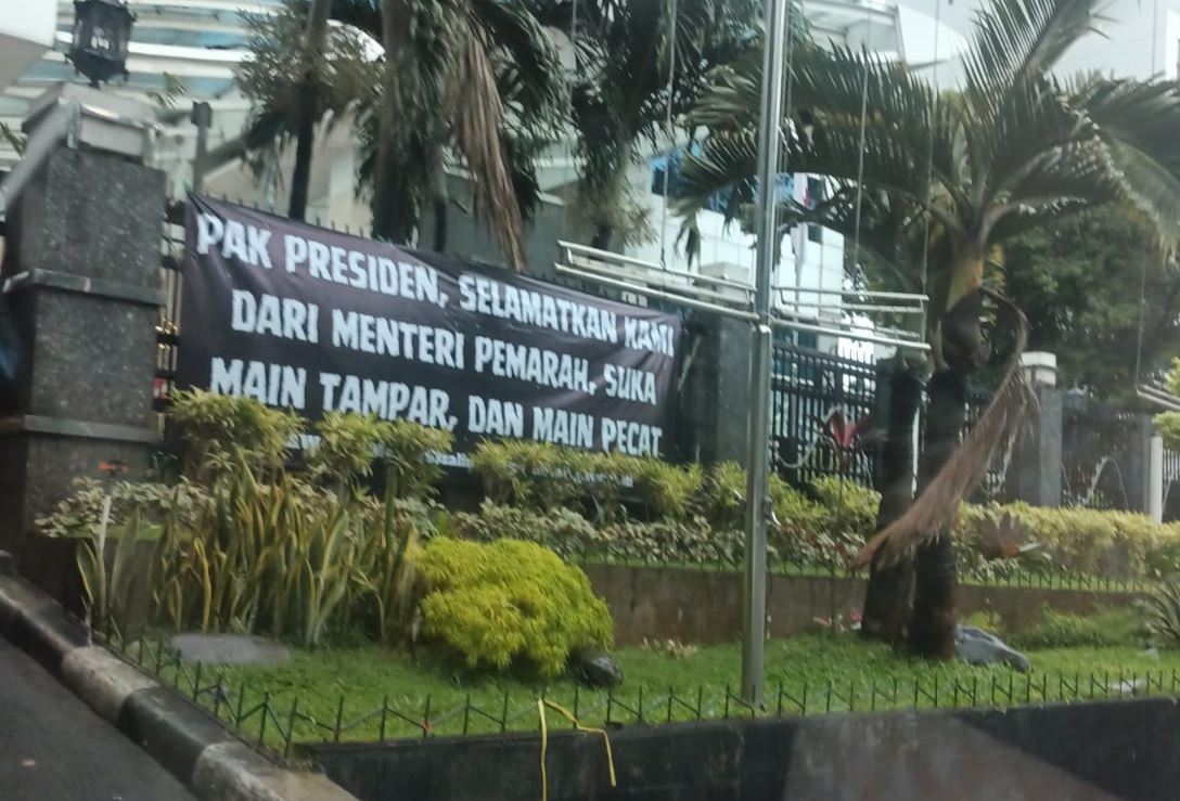 Puluhan ASN Kemendikti Saintek Gelar Aksi Protes Kepemimpinan Satryo Soemantri Brodjonegoro
