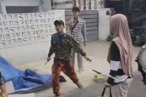 Aksi preman ancam guru TK saat latihan marching band. (ist) - Dua Preman yang Mengamuk Usai Tidak Dapat Uang Rokok Berhasil Diamankan