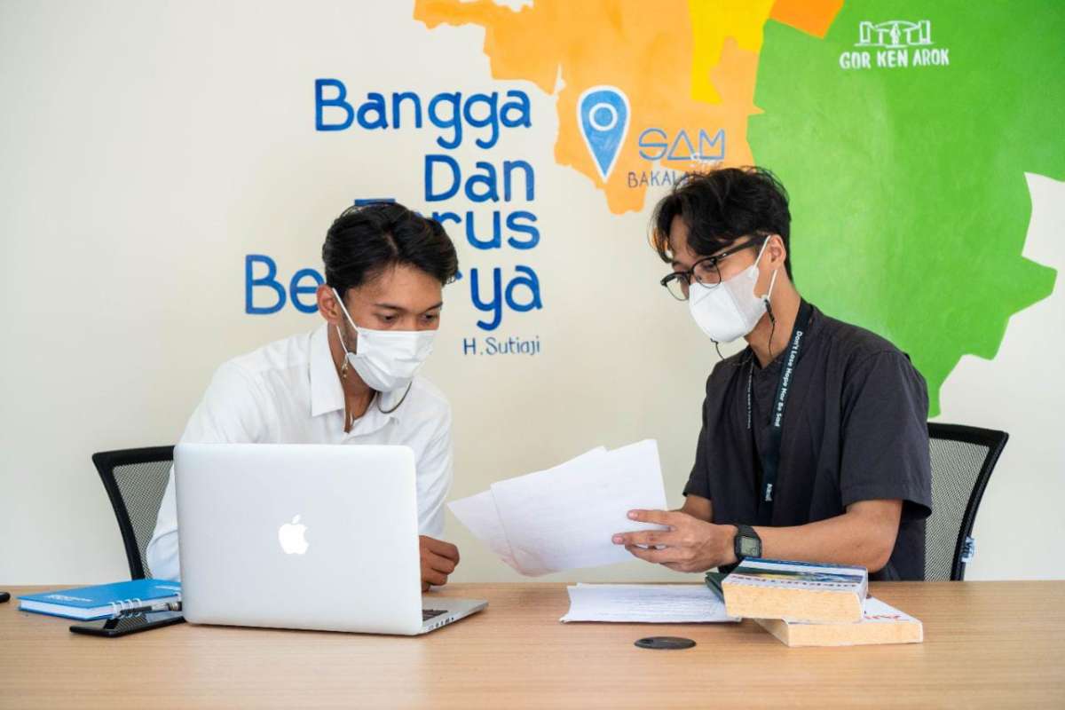 Aktivitas pekerja kreatif di Coworking Space milik Pemkot Malang. (pro) - Perkokoh Citra Kota Kreatif Dunia, Pemkot Malang Maksimalkan Layanan Empat Coworking Space