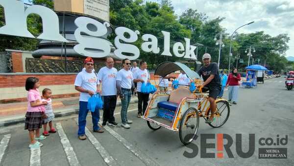 HPN 2025, PWI Trenggalek Bagi-bagi Ratusan Bingkisan ke Masyarakat