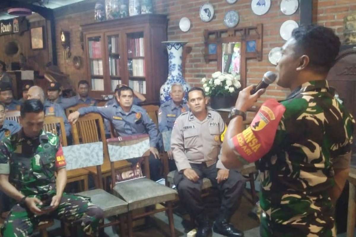 Babinsa Blimbing berikan wasbang dan PBB dukung tugas linmas. (ist) - Babinsa Blimbing Berikan Wasbang dan PBB Dukung Tugas Linmas