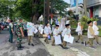 Babinsa Blimbing Dampingi Siswa SD Islam Sabilillah 1 Kirab Sambut Bulan Ramadan