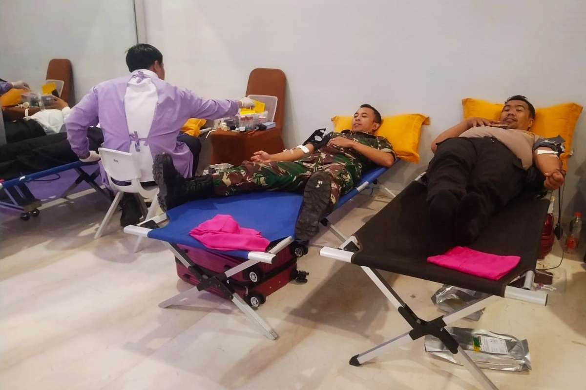 Babinsa Ciptomulyo monitoring baksos donor darah di Hotel Ascent Premiere. (ist) - Babinsa Ciptomulyo Monitoring Baksos Donor Darah di Hotel Ascent Premiere