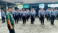 Babinsa Kedungkandang Bekali Pelatihan PBB dan Pembentukan Mental Linmas Cemorokandang