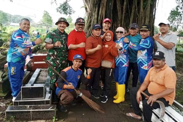 Babinsa Kedungkandang Ikuti Gugur Gunung di TPU Gadang