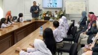 Dosen Fisioterapi UMM Pengabdian di SIB Thailand, Edukasi Postur Belajar yang Benar