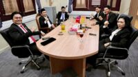 Fraksi Nasdem-PSI DPRD Kota Malang bersama Wakil Wali Kota Malang, Ali Muthohirin di ruang fraksi. (ist) - Fraksi Nasdem-PSI DPRD Kota Malang Siap Kawal Program Wahyu-Ali Selama Lima Tahun