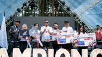 Gilang dan Shandy bersama karyawan J99 Corp berprestasi dengan reward yang diterima. (ist) - Gilang & Shandy: Perusahaan adalah Rumah Kedua dan Masa Depan Karyawan J99 Corp