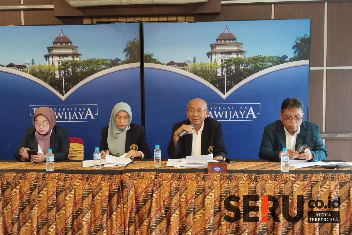 Guru Besar UB berharap gagasan ini dapat bermanfaat bagi pembangunan Indonesia. (Seru.co.id/afi) - UB Kukuhkan Tujuh Profesor, Hadirkan Gagasan Inovatif untuk Indonesia Emas 2045