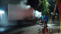Mobil Box Expedisi Bali Prima Terbakar di Situbondo