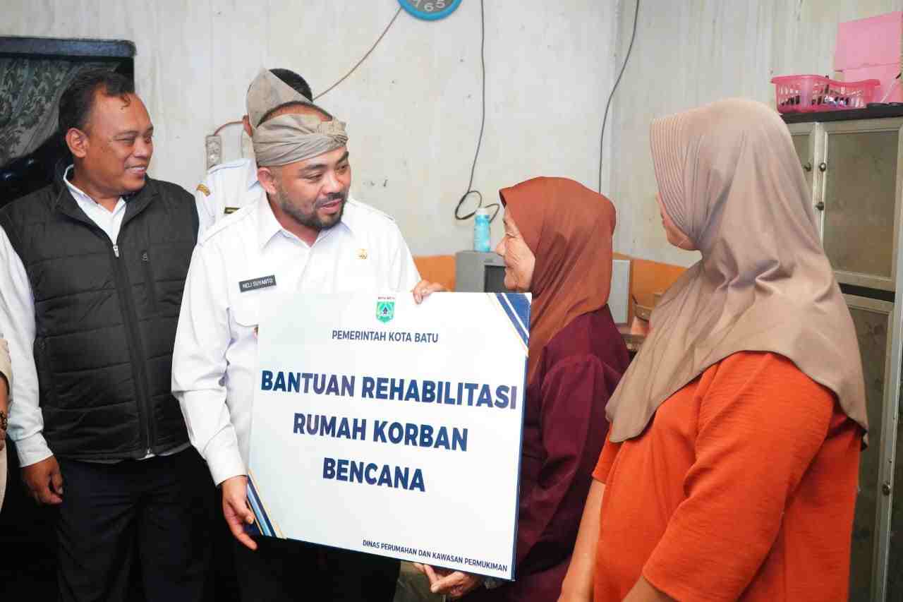 Pemkot Batu Salurkan Bantuan pada Korban Rumah Ambruk di Sumberejo