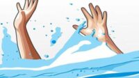 Ilustrasi orang tenggelam. (ist) - Mencari Ikan di Pantai Kondang Merak, Pria Bantur Hilang Digulung Ombak