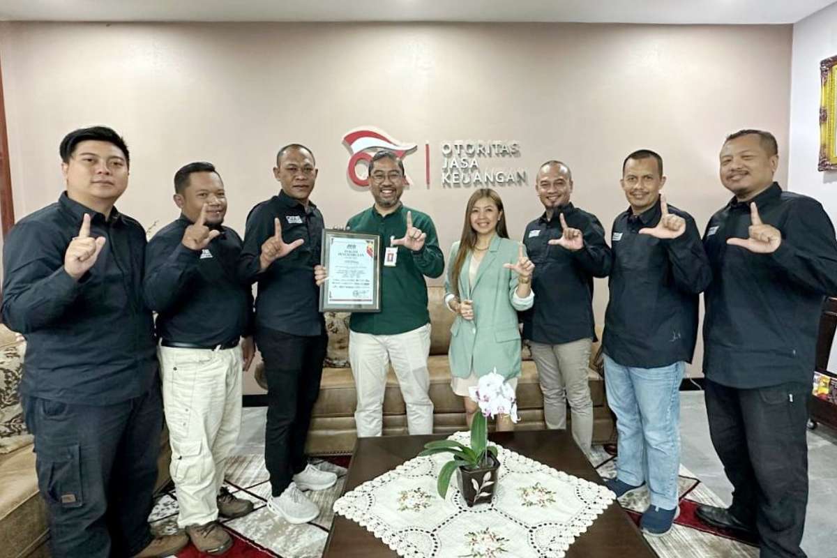 JMSI Malang Raya berikan apresiasi kepada Kepala OJK Malang. (ist) - JMSI Malang Raya Berikan Apresiasi Kepala OJK Malang