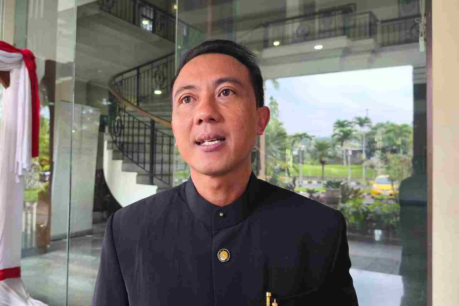 Demi PAD Batu, UPT Pasar Among Tani Fungsikan Satpam Dijadikan Petugas Gate