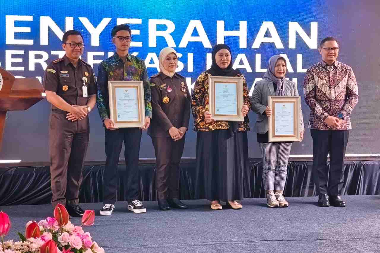 Kejari Batu Dampingi Pelaku UMKM Milik Sertifikat Halal