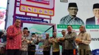 Ketua PP Muhammadiyah dan undangan, meresmikan bisnis mega retail Mentari Mart. (rhd) - Rakornas Bidang Ekonomi, PP Muhammadiyah Resmikan Bisnis Mega Retail 'Mentari Mart'