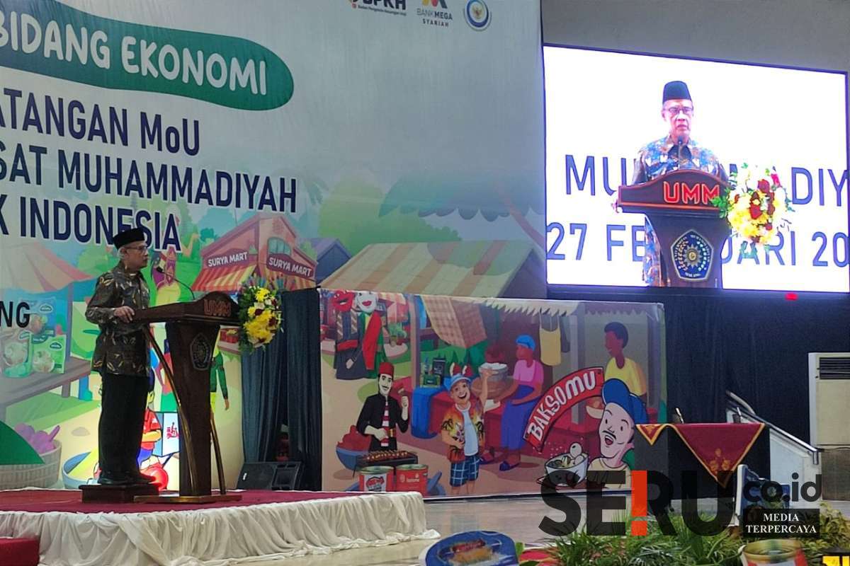 Ketua Umum PP Muhammadiyah, Prof Dr Haedar Nashir MSi menyampaikan, pentingnya ekonomi dalam membangun bangsa. (rhd) - Rakornas Bidang Ekonomi, PP Muhammadiyah Resmikan Bisnis Mega Retail 'Mentari Mart'