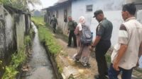 Kodim 0833 dampingi Dispangtan rehabilitasi jalur irigasi tersier. (ist) - Kodim 0833 Dampingi Dispangtan Rehabilitasi Jalur Irigasi Tersier