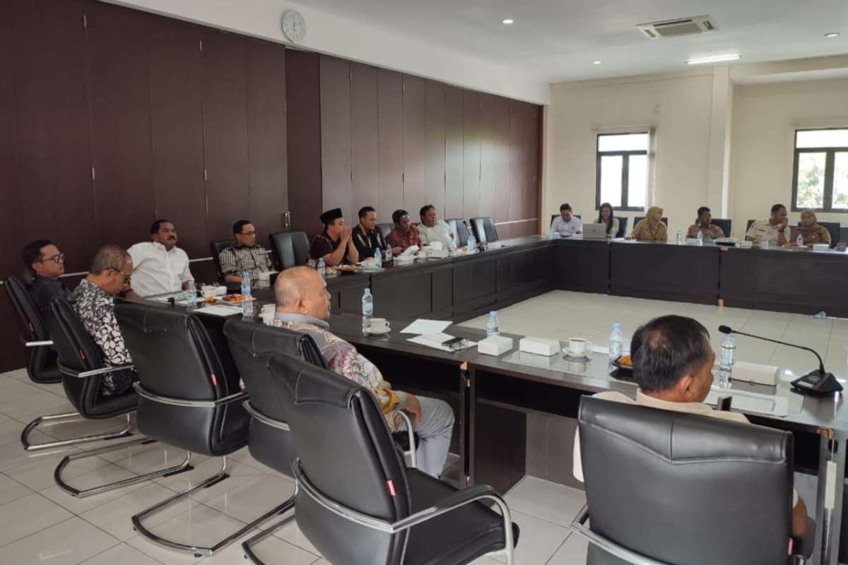 Komisi B DPRD Jatim saat melakukan monitoring ke Cabang Dinas Kelautan dan Perikanan Provinsi Jawa Timur yang berada di Jalan Trunojoyo Kepanjen Kabupaten Malang. (ist) - Komisi B DPRD Jatim Upayakan Aset Provinsi di Sendang Biru Dimanfaatkan Rakyat dengan Semestinya