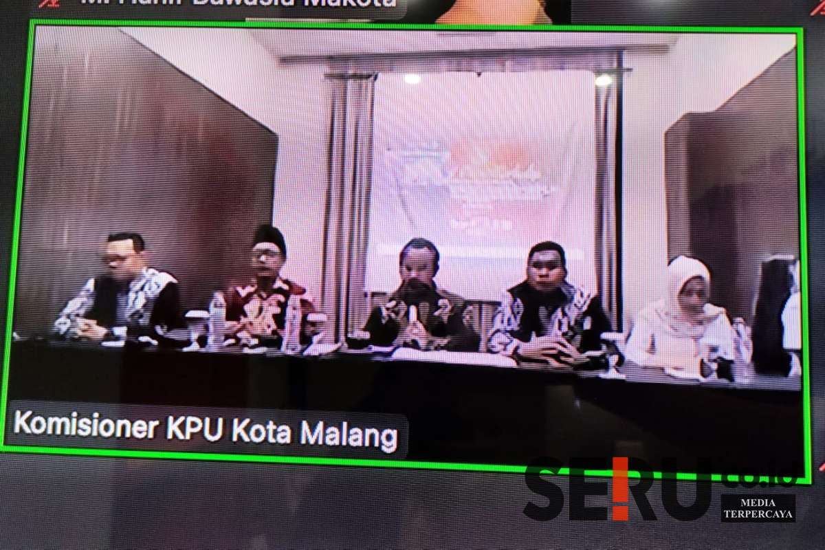 Komisioner KPU Kota Malang menggelar rapat pleno terbuka secara daring. (rhd) - KPU Kota Malang Tetapkan Wahyu Hidayat dan Ali Muthohirin sebagai N1-N2 Terpilih