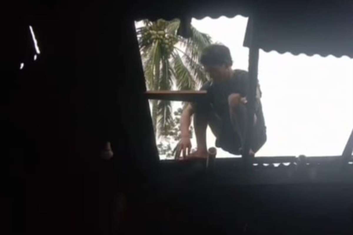 Kondisi atap rumah warga yang terdampak angin kencang. (ist) - Diterjang Angin Kencang, Atap Rumah Warga Dampit Rusak