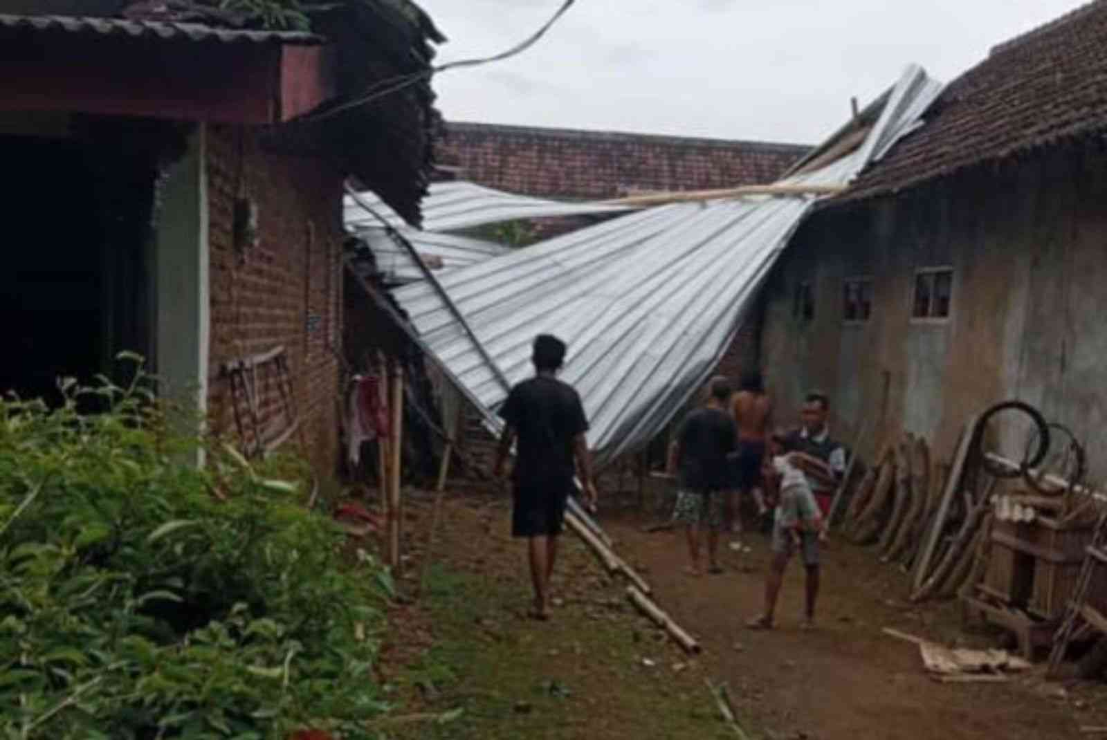 Angin Kencang Landa Wagir, Enam Rumah Warga Alami Kerusakan