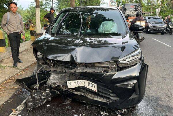 Kecelakaan Beruntun di Karangploso Libatkan Tiga Mobil dan Satu Sepeda Motor